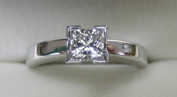 Solitaire princess cut diamond engagement ring