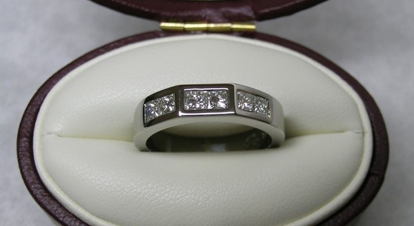 Princess cut diamond wedding ring