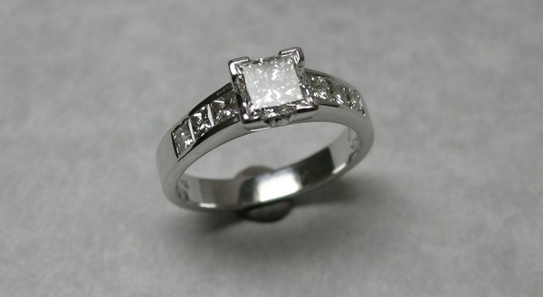 Solitaire princess cut diamond engagement ring with shoulder stones