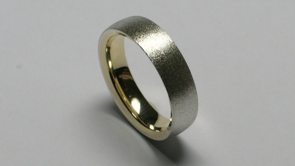 Gents two tone wedding ring